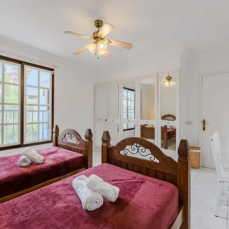 Diamond Family Heated Pool Apartment *